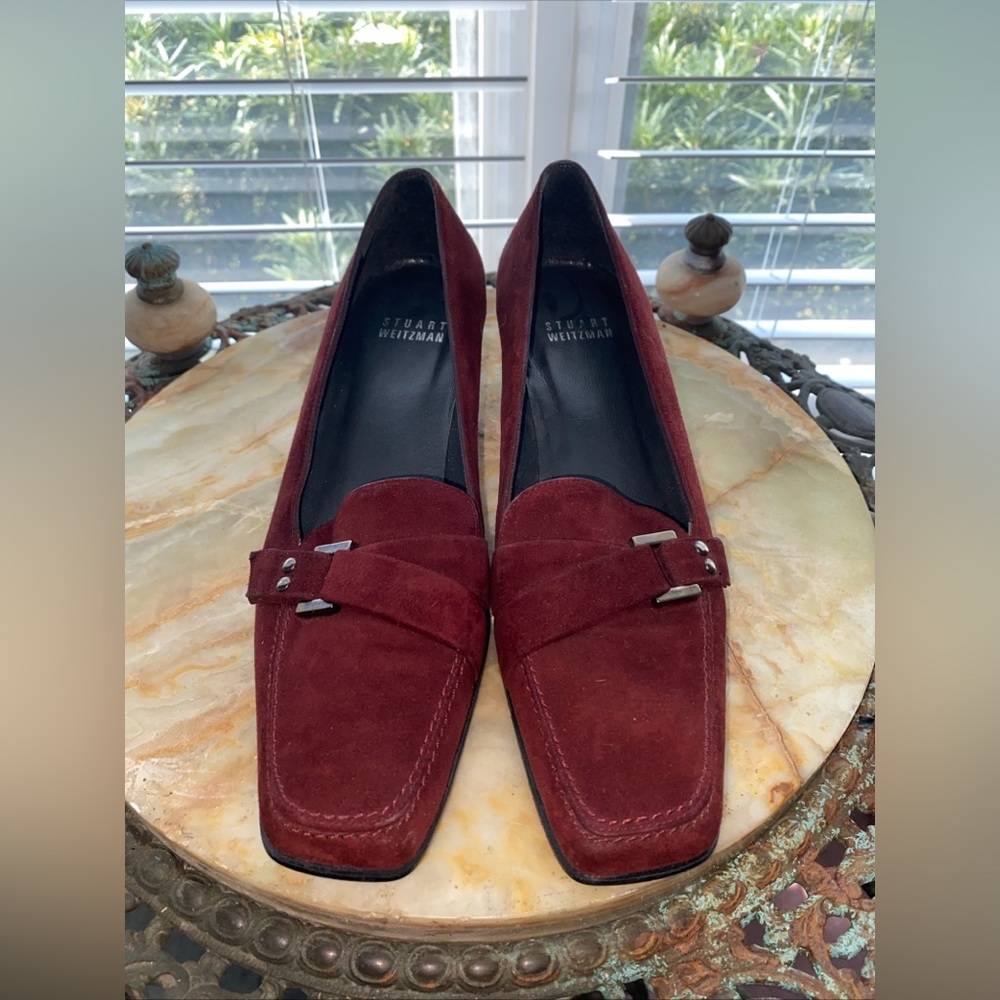 Stuart Weitzman burgundy suede pumps square toe, a low kitten heel Size 6W